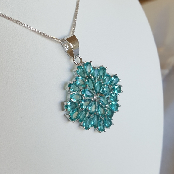 Peacock Green Zircon Pendant - Picture 7 of 12